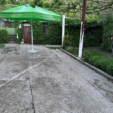 Progon House Pensión *